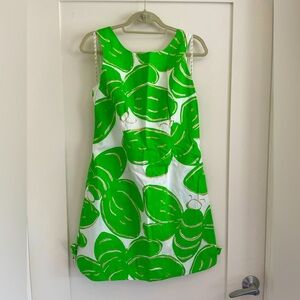 EUC Lilly Pulitzer Shift Dress with lightening bug pattern, 8